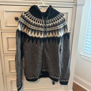 Women's Black and Gray Zip-Up Sweater